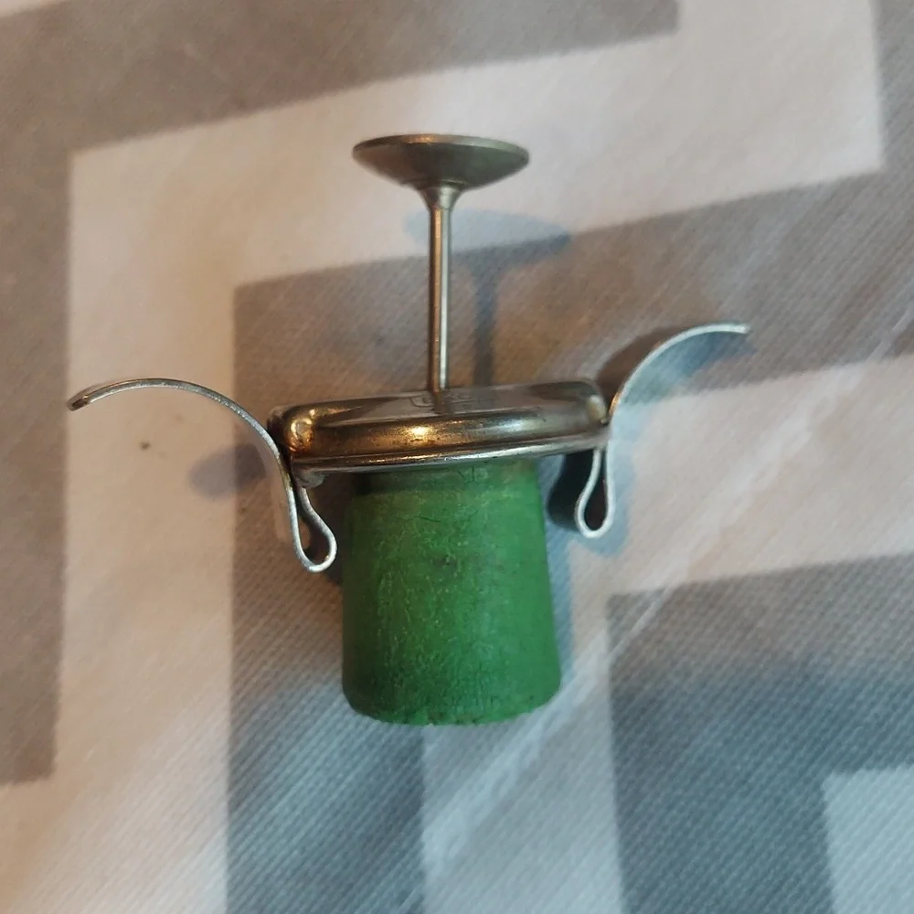 * EKCO USA Bull Dog Push Button Bottle Stopper with Handle, Pat#2446661 Vintage